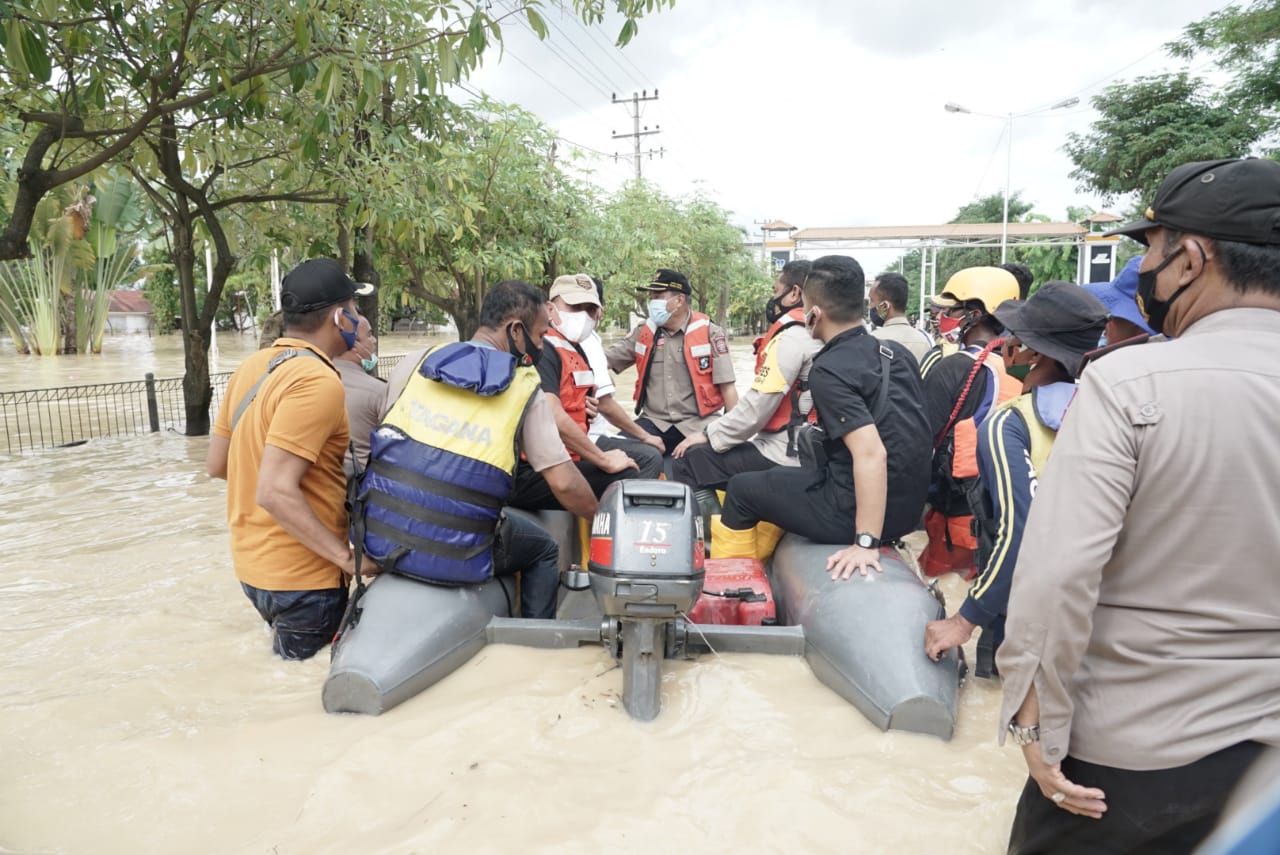 Gubsu Tinjau Banjir Di Kota Tebing Tinggi | LIBAS NEWS.COM